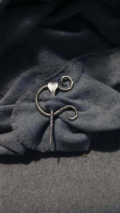 Ręcznie wykuta Fibula nordycka/ Broszki wikińskie.