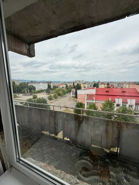 Хороша ціна! Продам трикімнатну квартиру в центрі міста Долина!