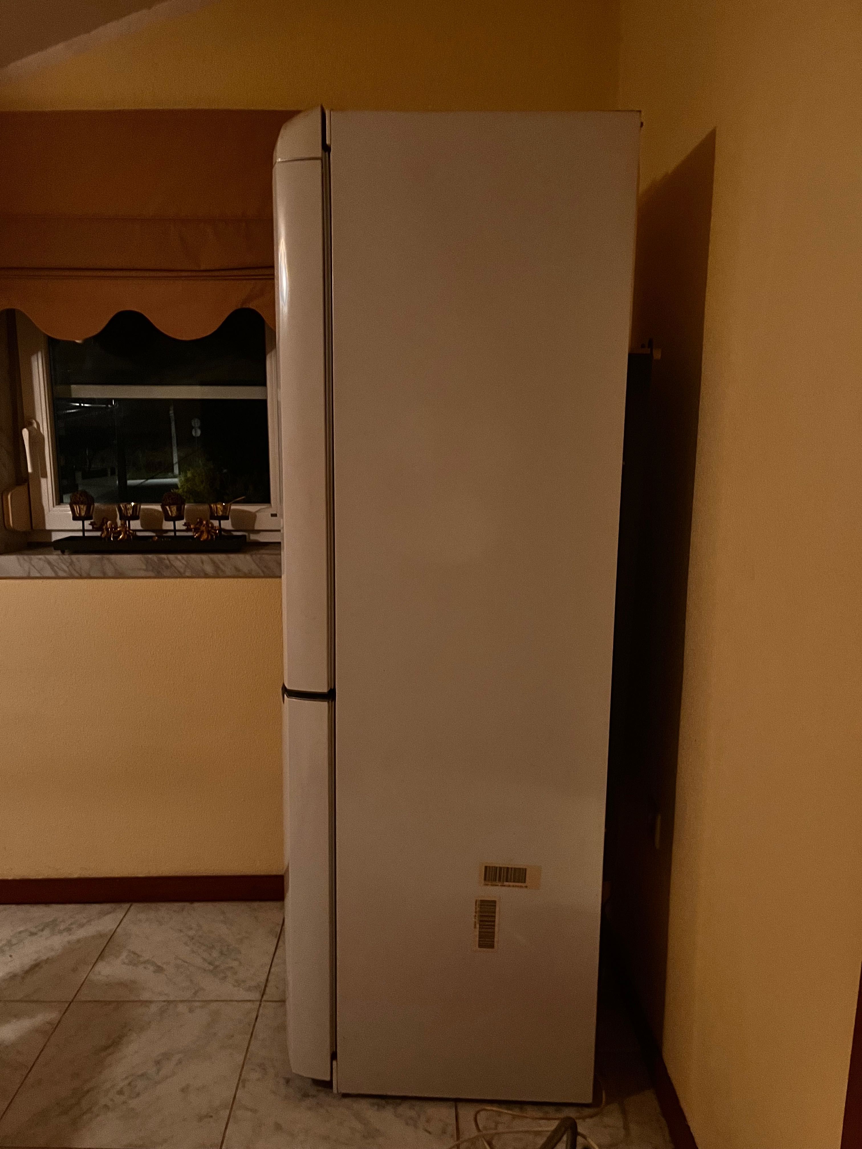 Frigorífico Indesit completo