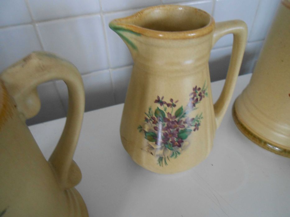 Canecas para coleção ou outro fim,, pintadas à mão em argila