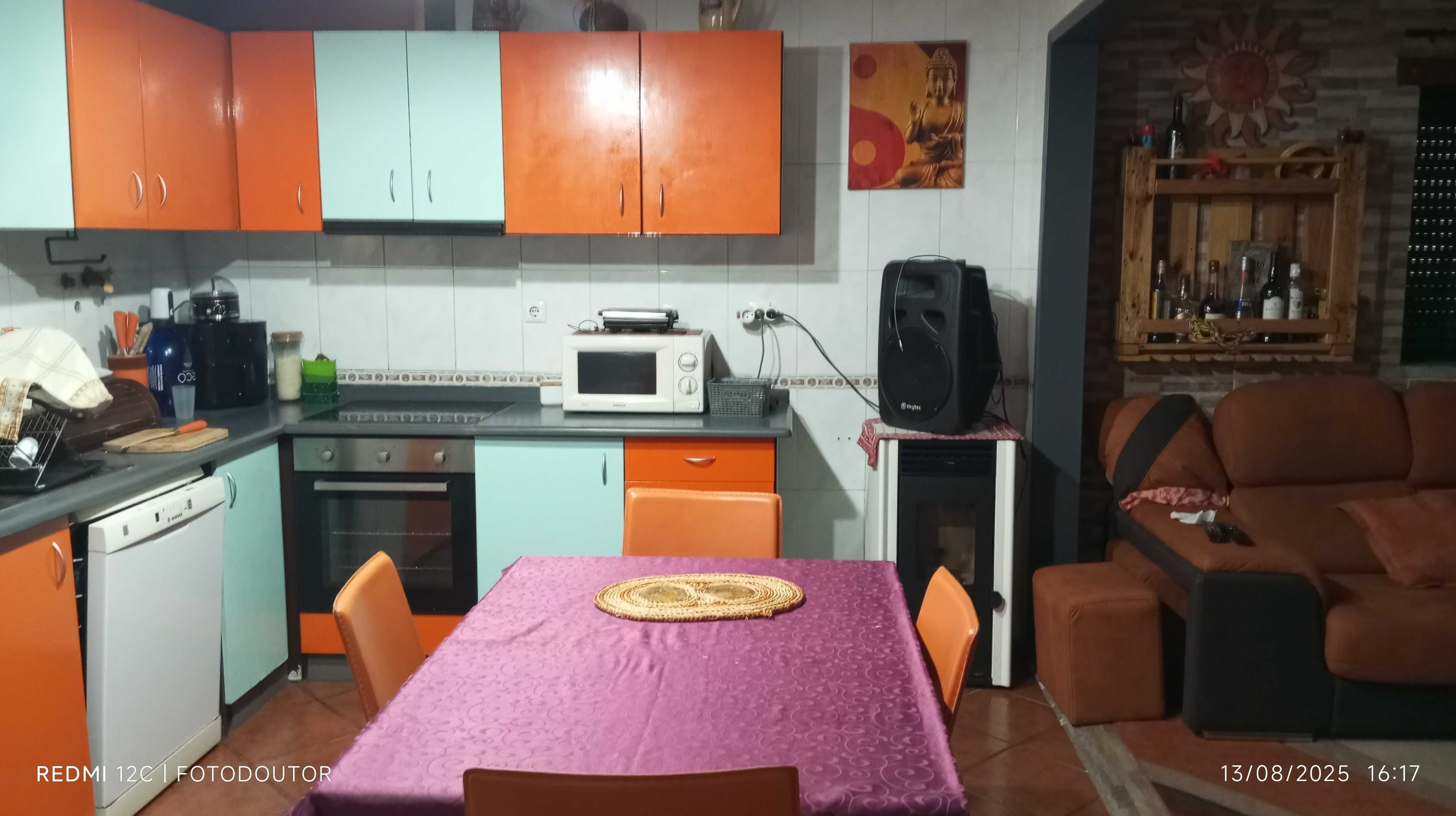 Vende-se em Trancoso, casa T4, Bairro Sta. Luzia