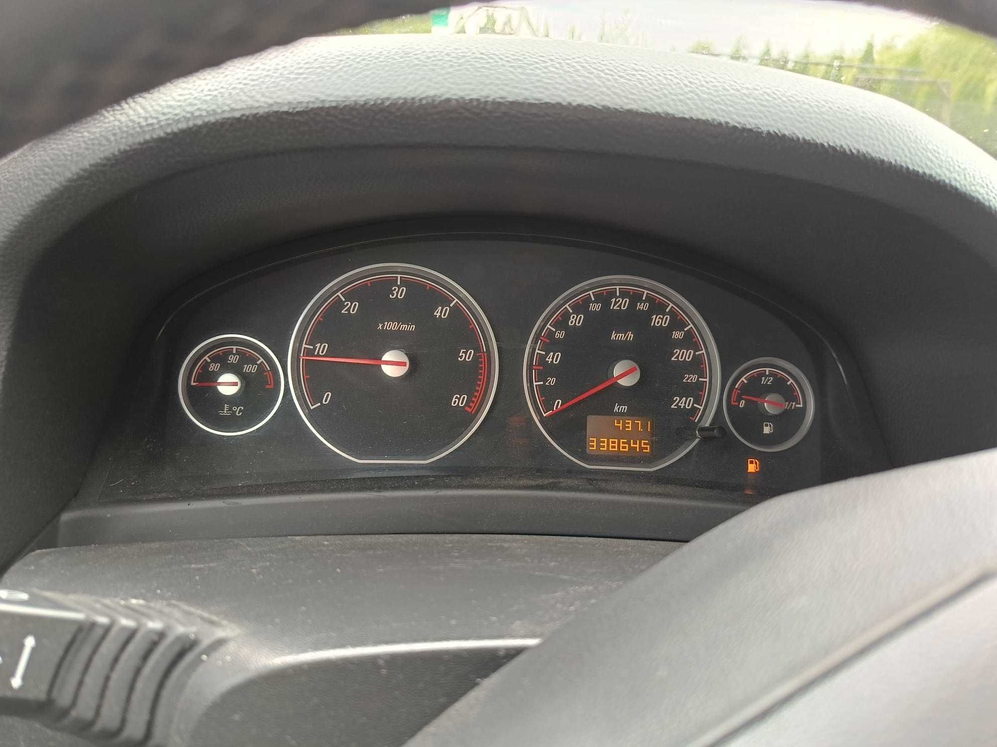 Opel Vectra GTS 1.9 CDTI 2005 – Bogate wyposażenie, uszkodzona