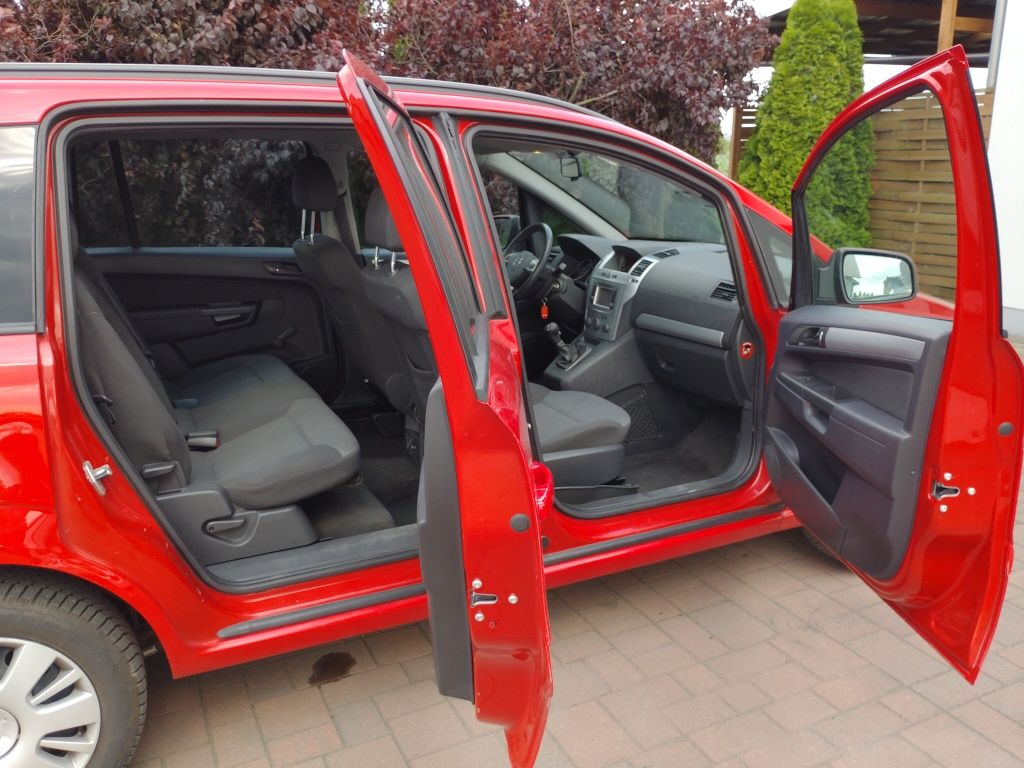 Opel Zafira B Lifting 2012r 1,6i 150KM 6-biegów Nawigacja Tempomat CNG