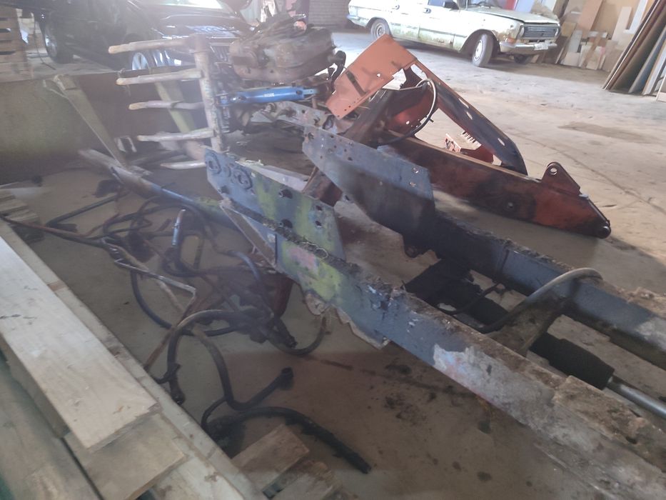 Навісне обладнання екскаватора ЮМЗ