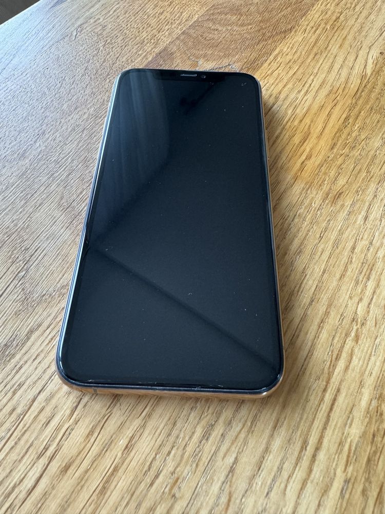 Iphone 11 pro 256 gb gold.