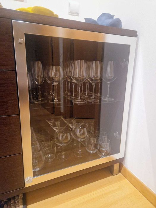 Aparador em Carvalho Escuro