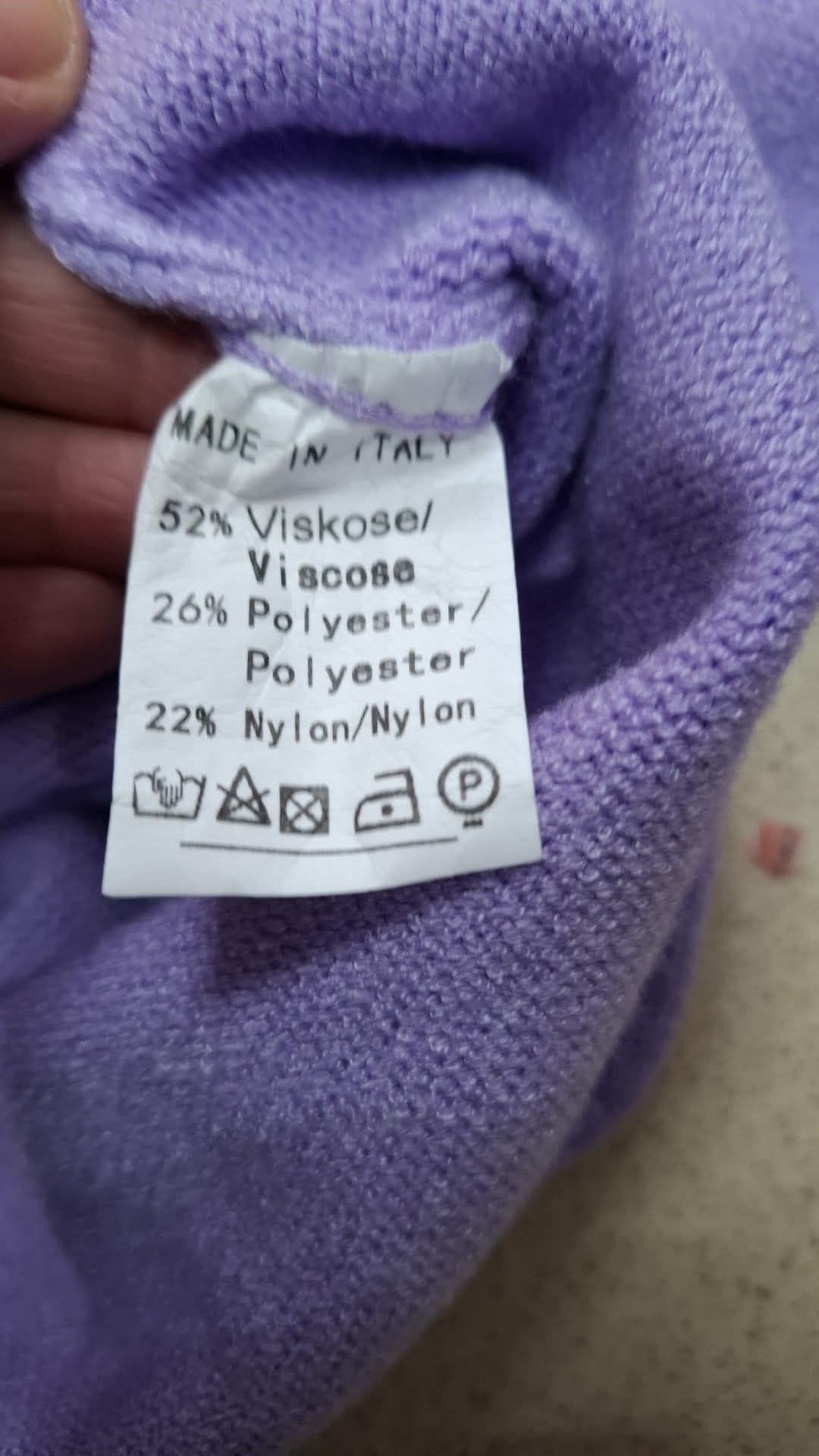 Sweter z rekaw falbanka,