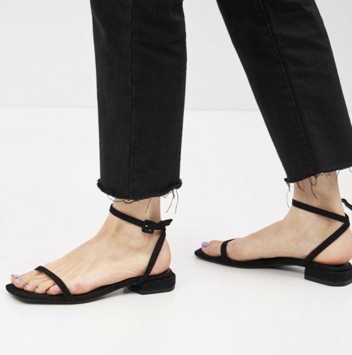 Черны босоножки  Mango