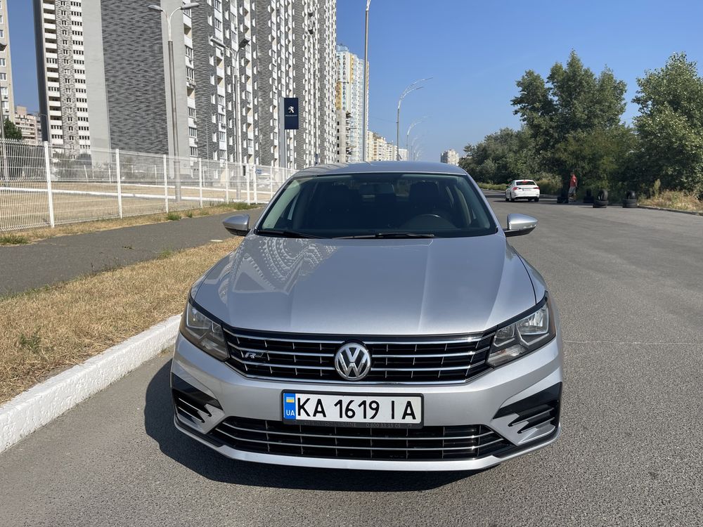 Продам Volkswagen Passat 2016 (модель 2017 року)  Комплектація R-Line.