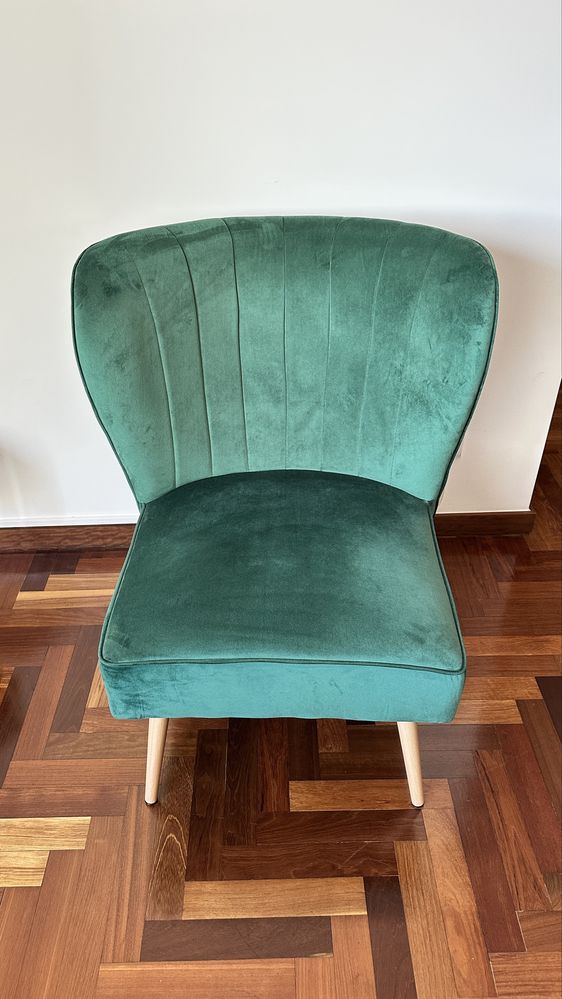 Cadeirão verde em veludo