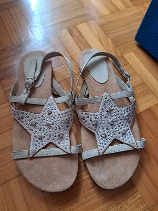 Sandálias bege estrela