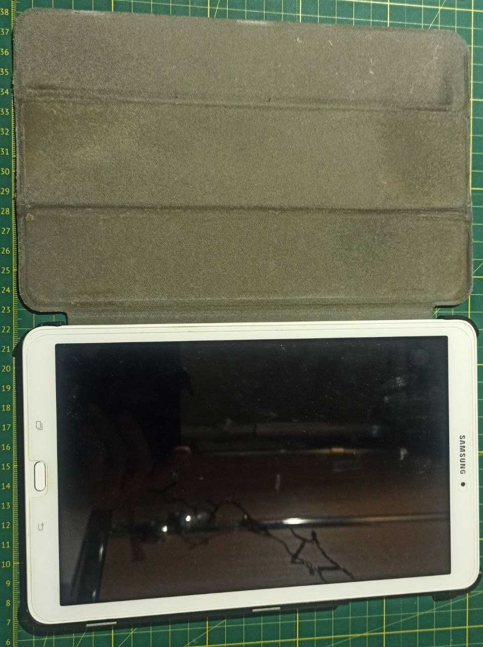 Планшет Samsung Galaxy Tab E SM-T561