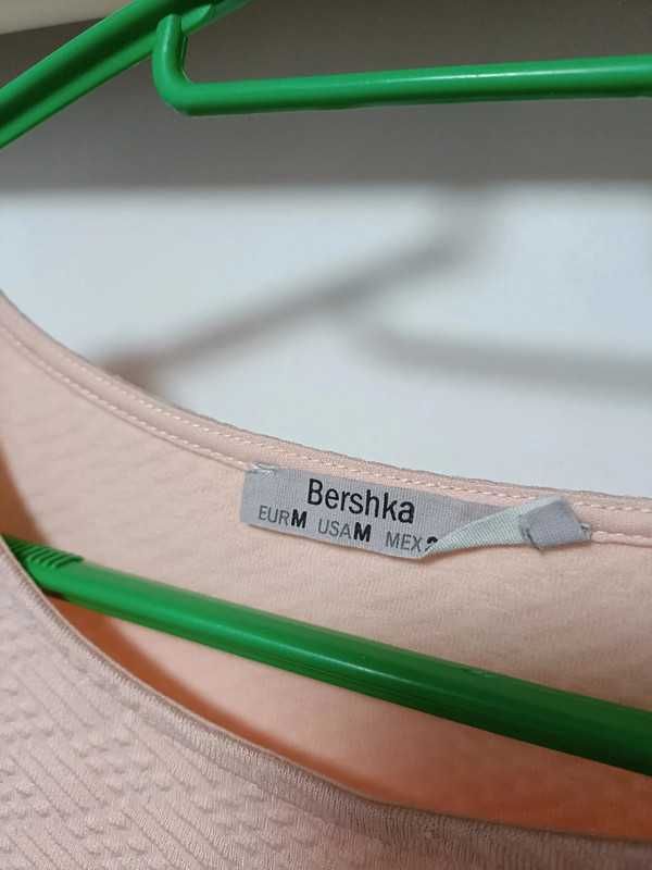 Piękna letnia sukienka z krótkim rękawem Bershka rozmiar M