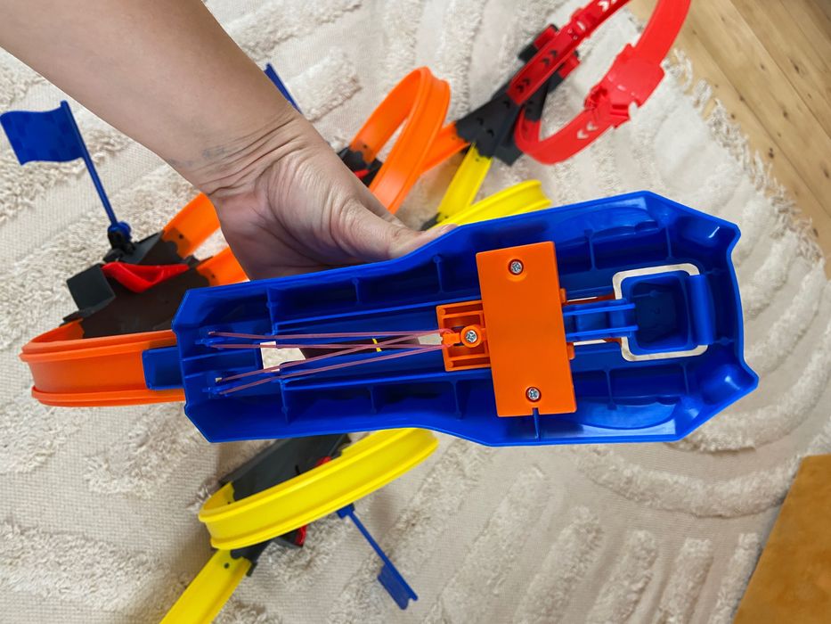 Трек Hot Wheels Карколомні трюки в петлях