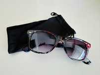 Óculos de sol pretos com padrão floral + bolsa