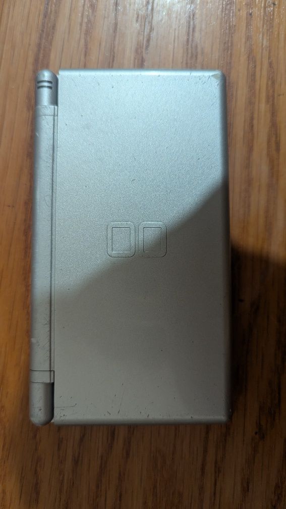 Nintendo DS Lite R4+microsd 16gb + зарядка комплект
