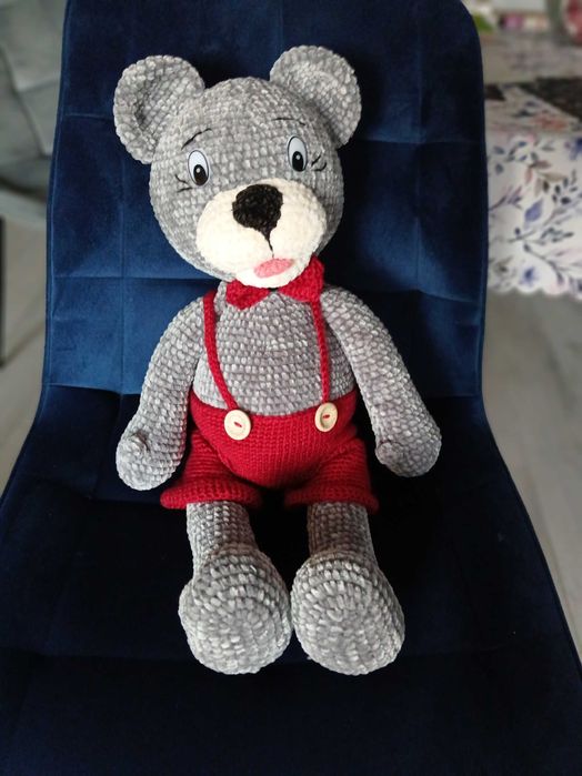 Duży miś Stasiu robiony na szydełku