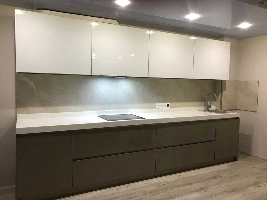 Продаю 1-к  37м2  Центр,  Левада, Проспект Гагарина , пл. Конституции