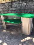 Balcão de aluminio e tampo em madeira