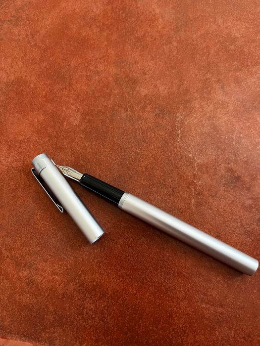 Caneta de aparo MUJI - alumínio cromado