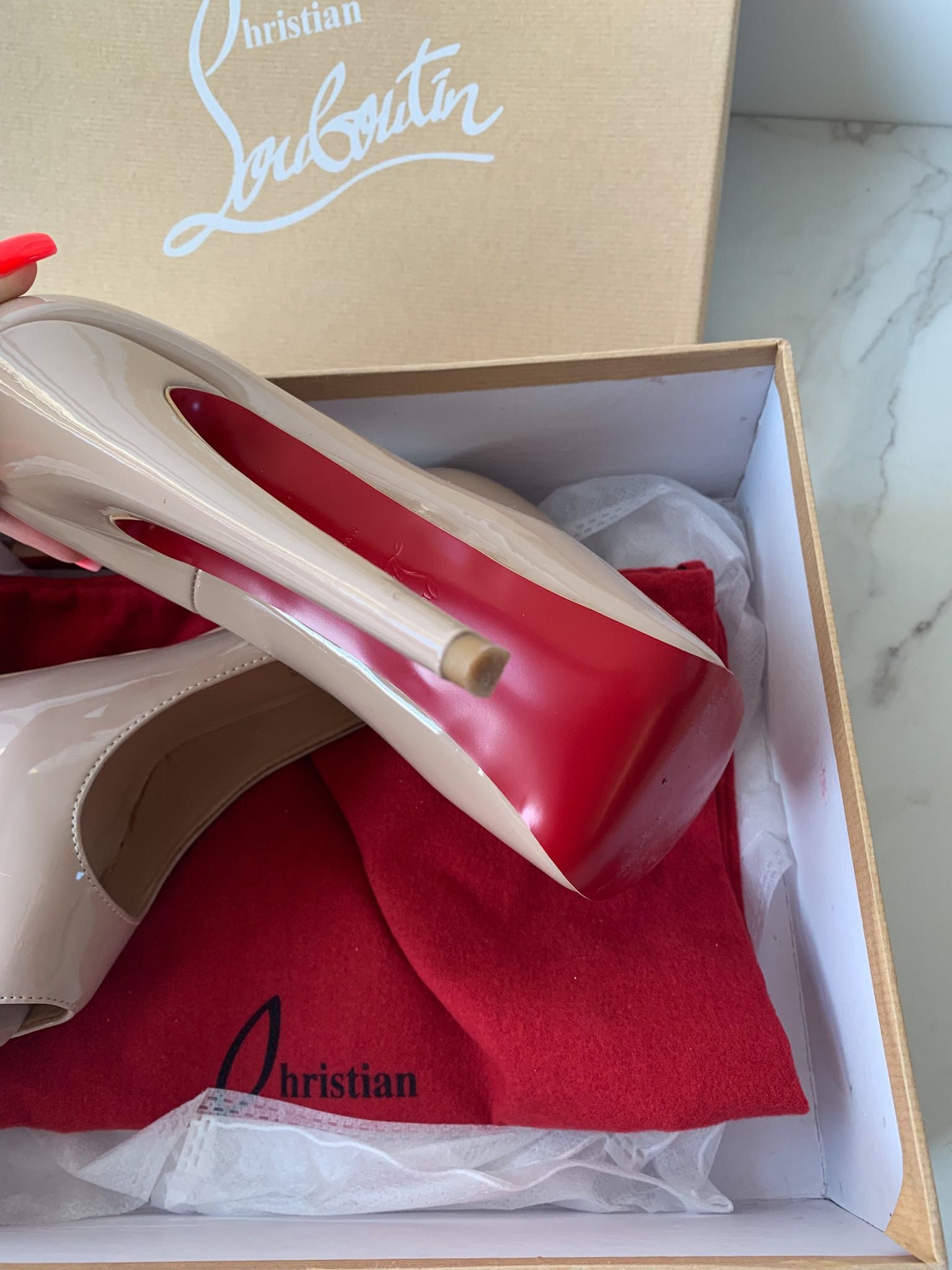 Beżowe czółenka szpilki nude Christian louboutin 37