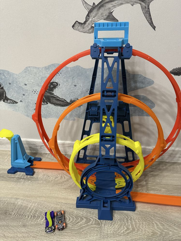 Продам трек hot wheels