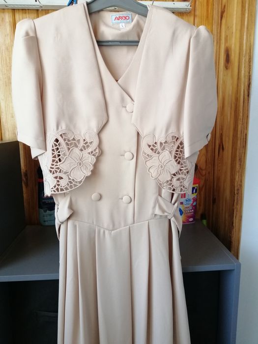 Лёгкие летние платья и костюмы.