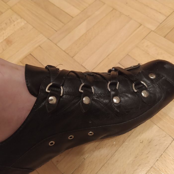 Czarne buty Julia Monti skóra naturalna 37 na rzep ćwieki wygodne okaz