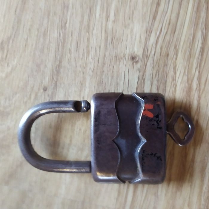 Stara kłódka sprawna Walentynki