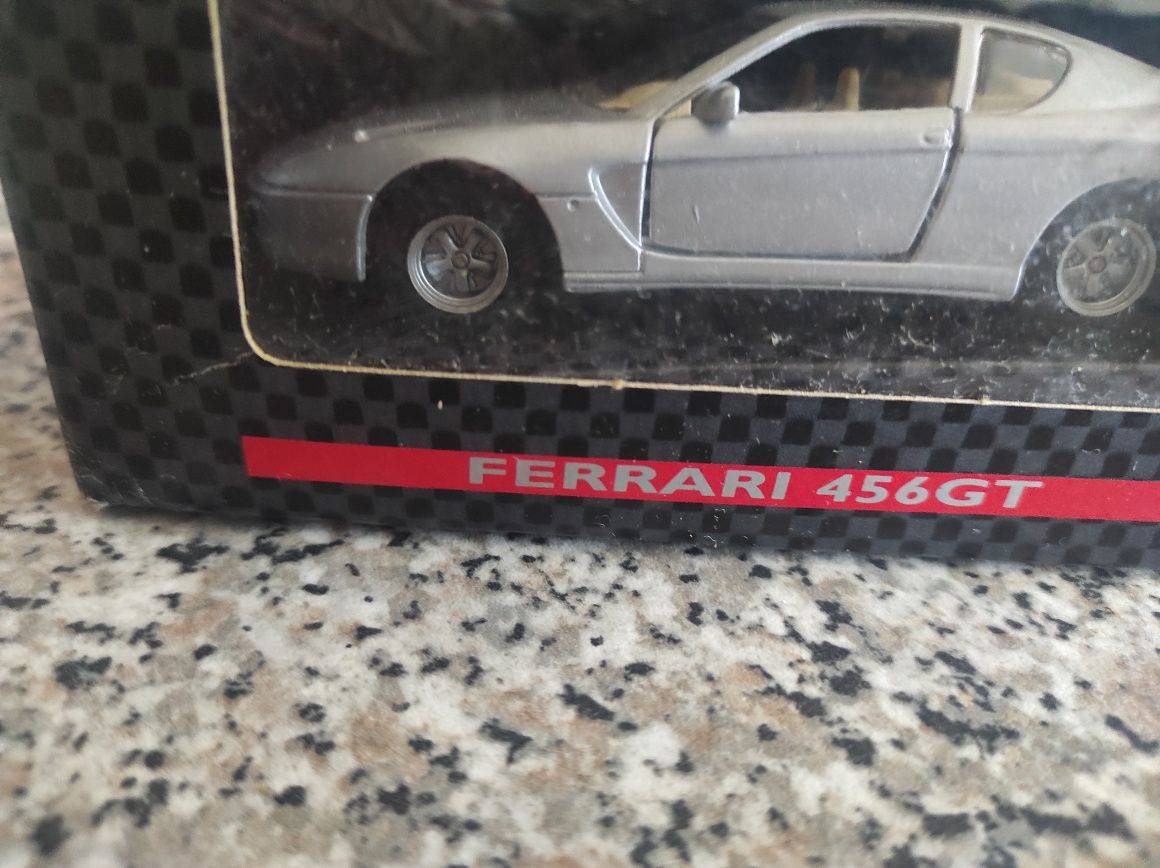 Miniatura de carros da Ferrari