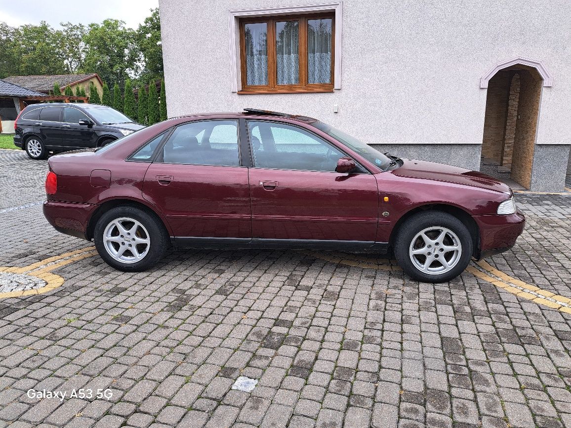 AUDI A4 1.6 b pierwszy właściciel od 21  lat LAKIER ORYGINAŁ zadbany
