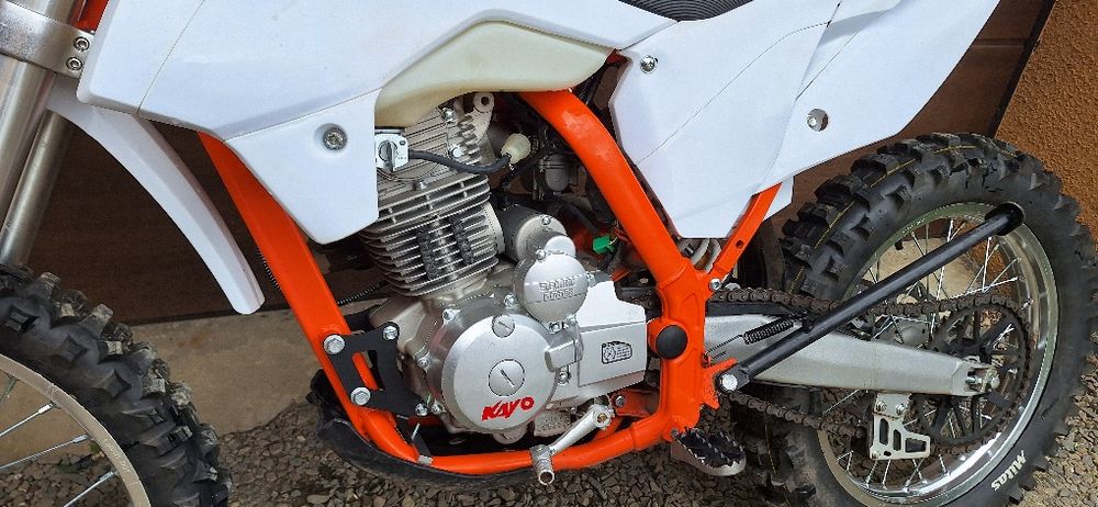 Kayo K2 Enduro 250 cm³ 2024, 45 mth, jak nowy + ProTaper, Mitas