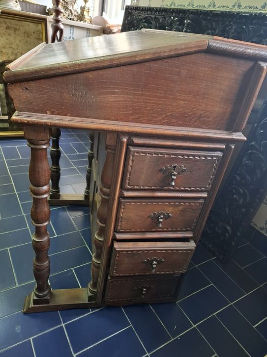 Escrivaninha em madeira