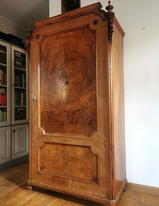 Biedermeier kolekcjonerska szafa orzech
