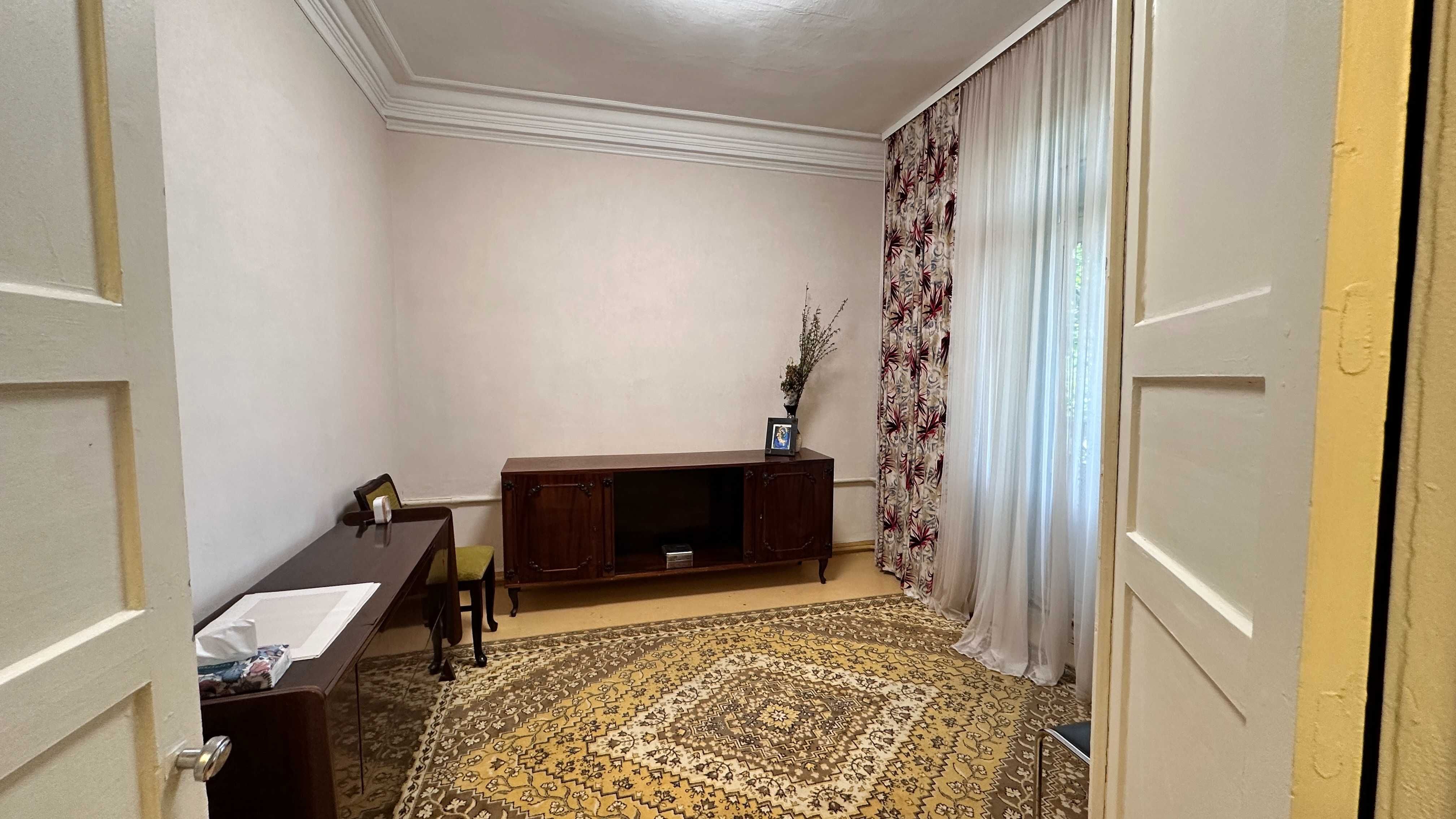 продам 3 комнатную квартиру сталинку 5/5 на Нигояна 23 г.Днепр