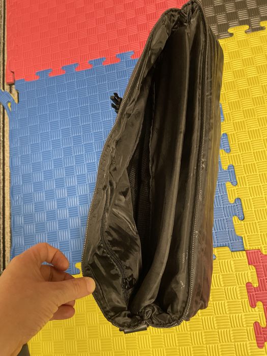 Чехол Asus для ноутбука 15 дюймов. Лежить без діла