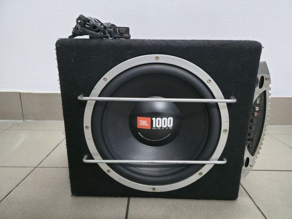 Skrzynia basowa JBL cs1204b 1000w + wzmacniacz BOSS