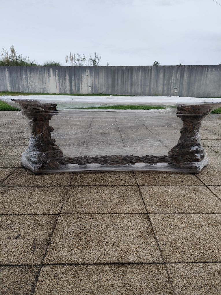 Mesa de sala de jantar extraordinária, magnífico pé em talha dourada .