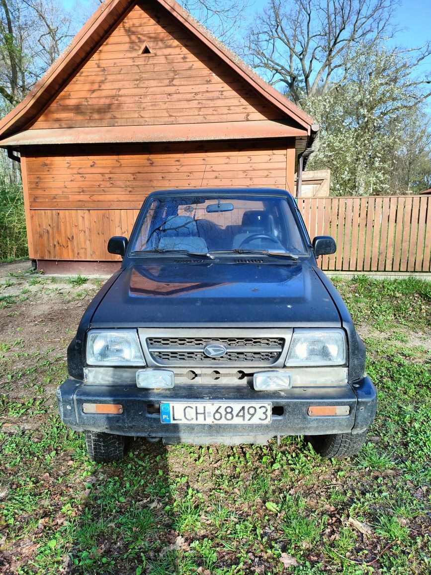 DAIHATSU FEROZA- po remoncie blacharskim, uszkodzony silnik