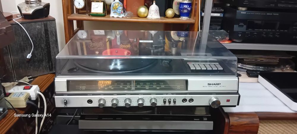 Rádio cassetes gira discos SHARP