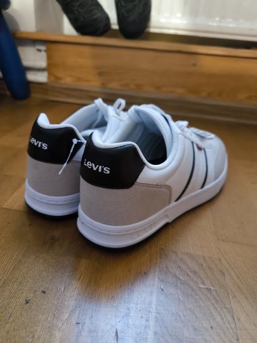 Levis skórzane nowe