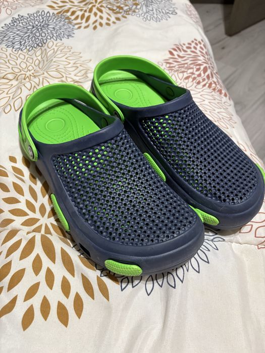 Мужские тапочки (как кроксы)