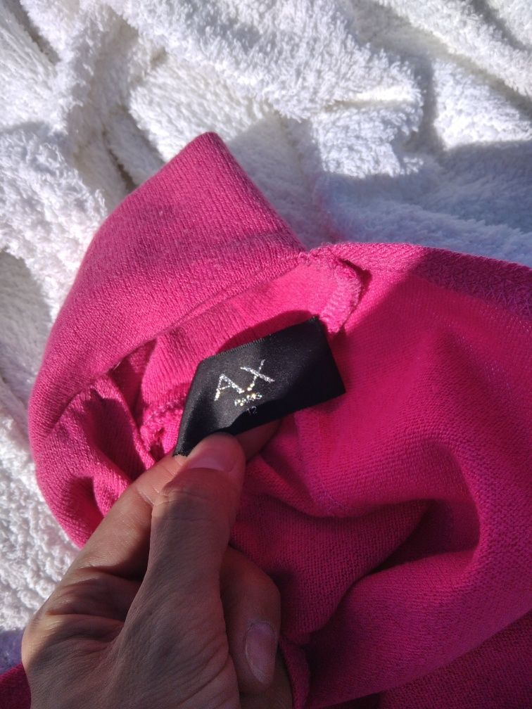 Bluzka Armani Exchange, różowa, kolor sztos neonowy. Roz. S/M półgolf