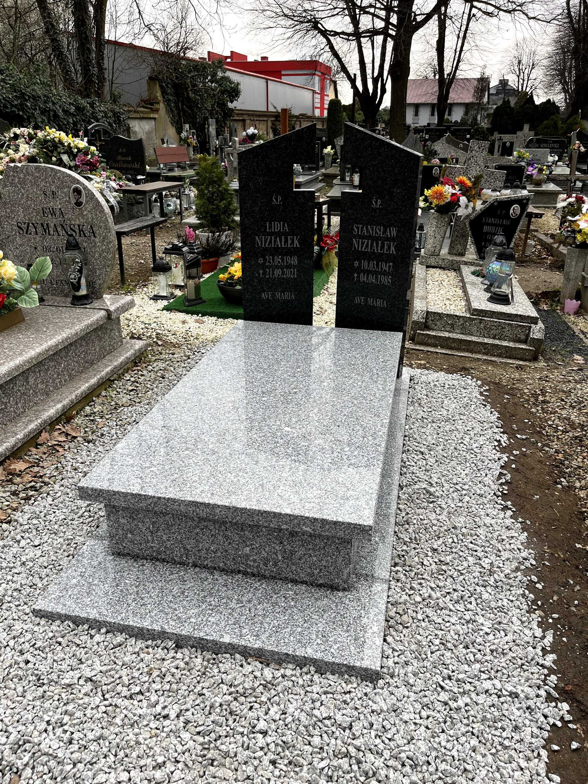 Nagrobek granitowy KRZYŻ BRYŁA