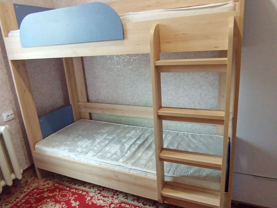 Двояросне  ліжко