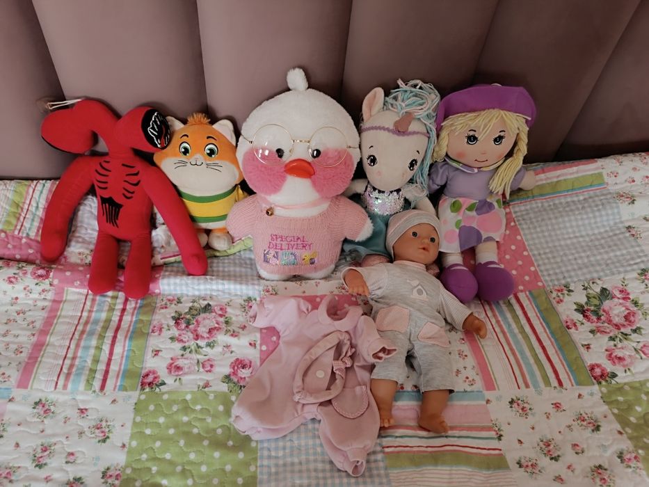 М'які іграшки(свинка Пеппа , лалафанфан, пупс, сиреноголовий