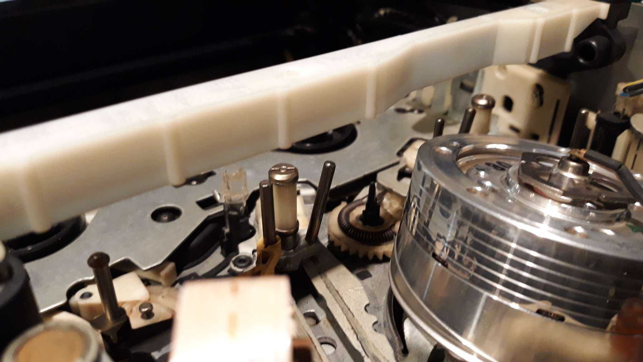 Grundig S-VHS GV- 470s   - Magnetowid  (Video :)