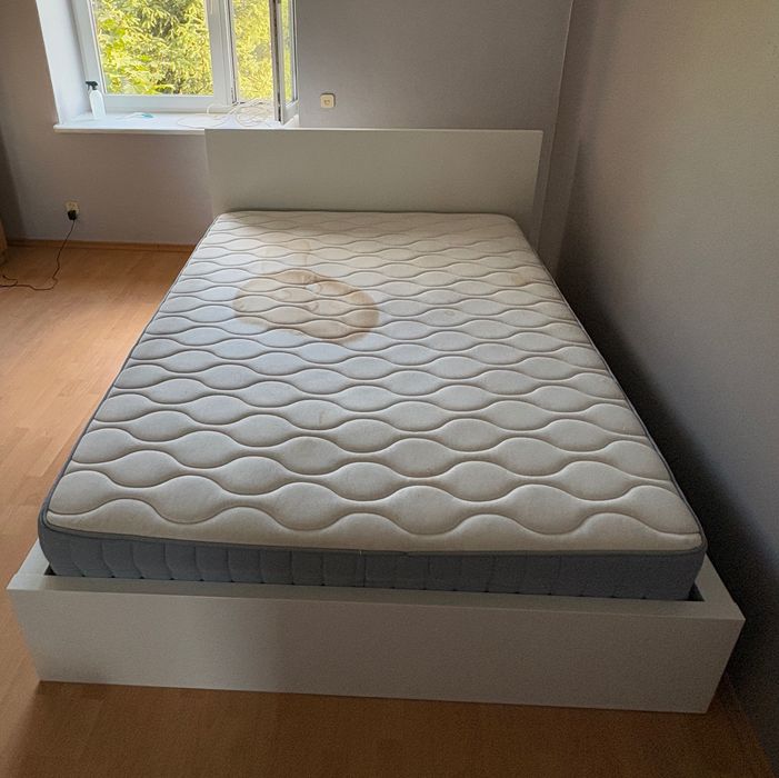 Łóżko z materacem 160/200
