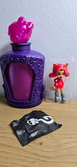Ляльки Monster High Potions з Європи Торалеі Дракулаура