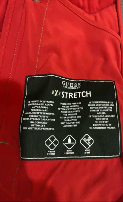 Blusão Guess Alcochoado e relente à àgua tamanho S